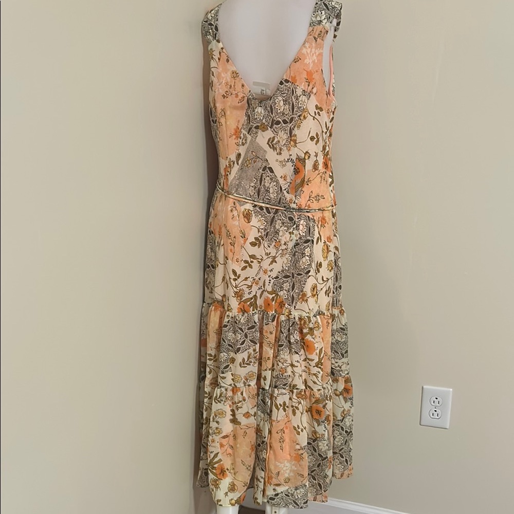 Elegant Floral Maxi Dress in Peach and Cream - Picture 6 of 7